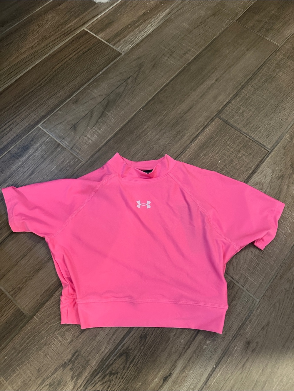 Under Armour woman’s crop pink short Sleeve Athletic Top